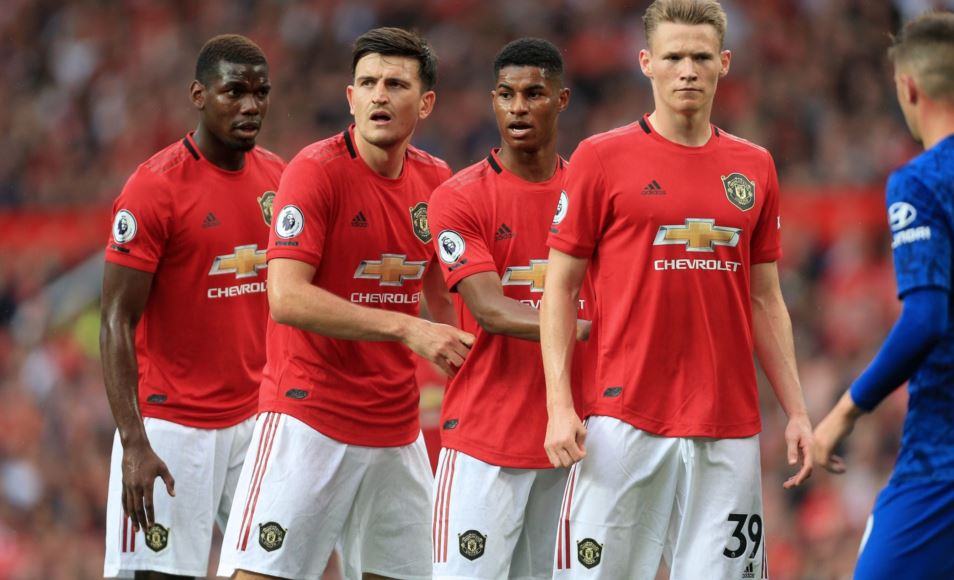 Lần đầu tiên fan Man Utd nói không với mua sắm