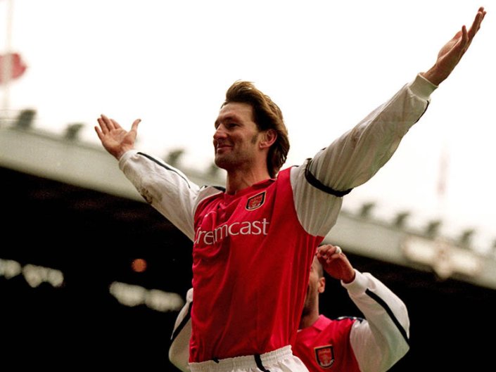 Những đội trưởng vĩ đại nhất NHA: 2 huyền thoại Arsenal góp mặt