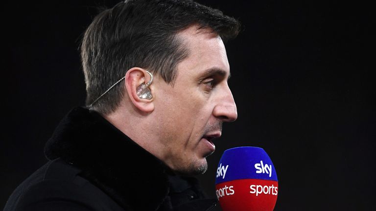 Ảnh bài viết Ra tay nghĩa hiệp, Gary Neville làm điều khiến phần còn lại phải ngước nhìn