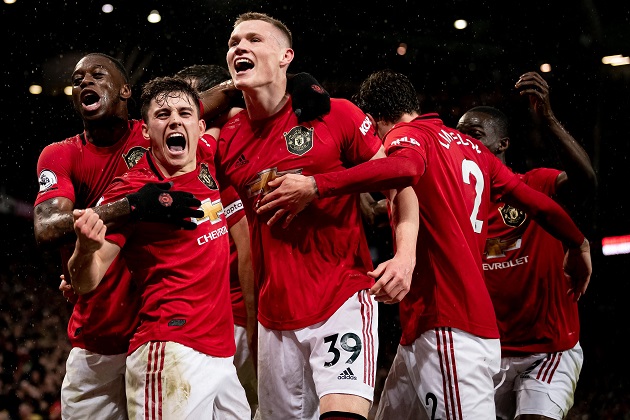 62,4% fan muốn một cái tên, Man Utd dùng 4-2-3-1 "càn quét" EPL