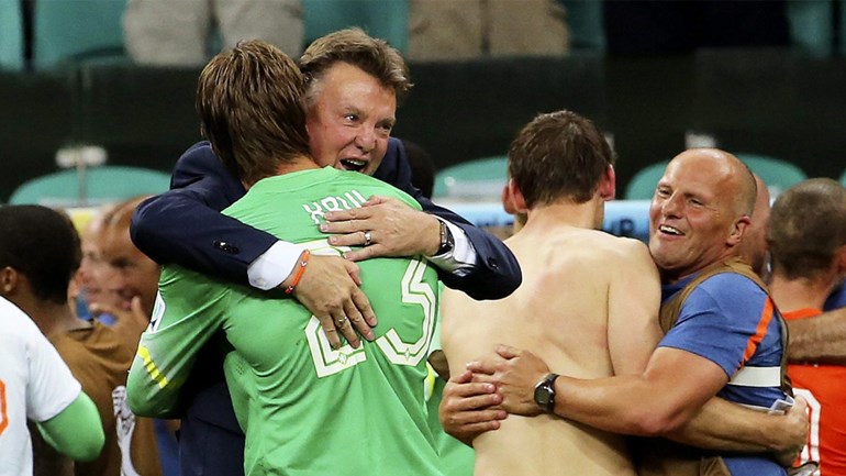 Đây! Chi tiết nhỏ chứng minh cho đẳng cấp của Louis van Gaal ở World Cup