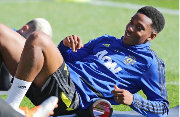 Ảnh bài viết Fan Man Utd van nài: "Mua hắn ta làm gì, Martial xứng đáng hơn"