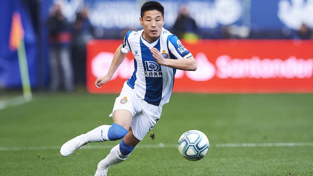 Ảnh bài viết Tiền đạo số 1 Trung Quốc đang chơi bóng ở La Liga nhiễm Covid-19