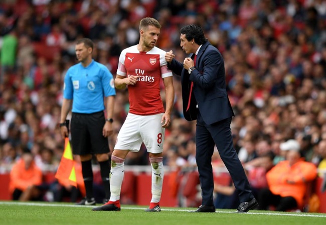 Mượn vụ Ramsey, Unai Emery lại khiến BLĐ Arsenal 'nóng mắt'