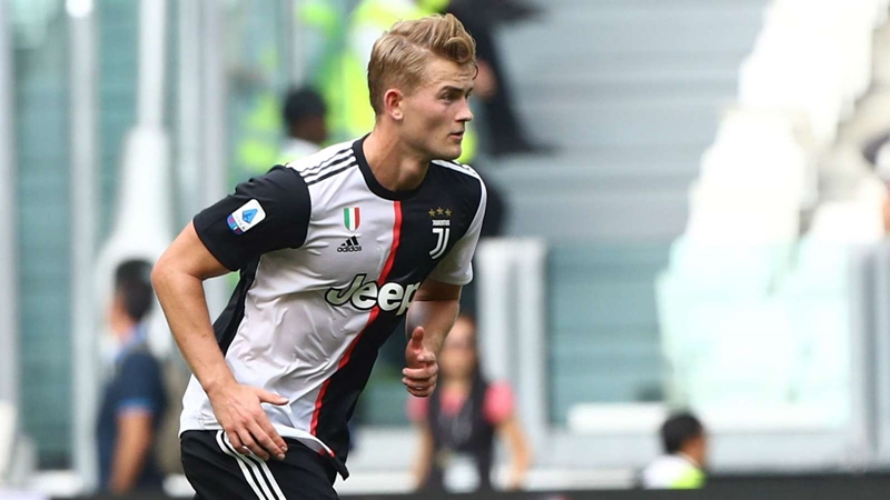 Cha của bạn gái chốt thời gian De Ligt gắn bó với Juventus