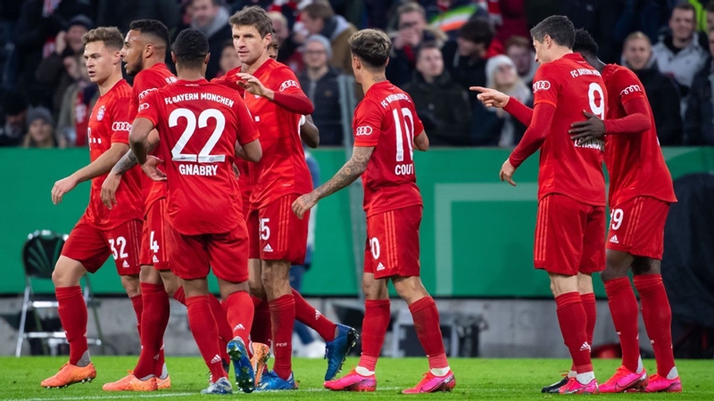 Chứng kiến thiết kế thảm họa, NHM Bayern phẫn nộ: "Nó y hệt áo hàng nhái Trung Quốc"