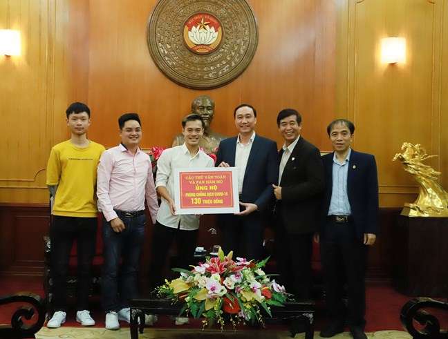 Giữa tâm bão COVID-19, Văn Toàn và fan hâm mộ thực hiện nghĩa cử cao đẹp