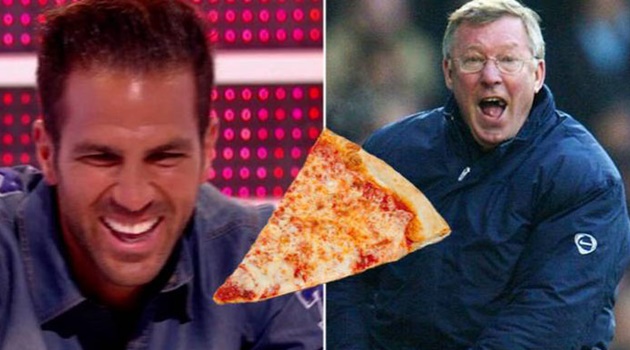 "Khi chiếc bánh pizza bay vào mặt Sir Alex, mọi người đều có cảm xúc này"