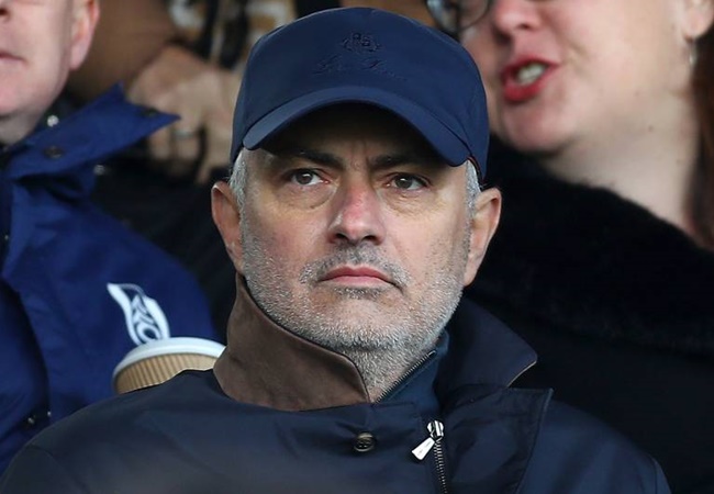 Ảnh bài viết CHOÁNG! Mourinho quá đặc biệt, có hành động bất ngờ giữa tâm dịch