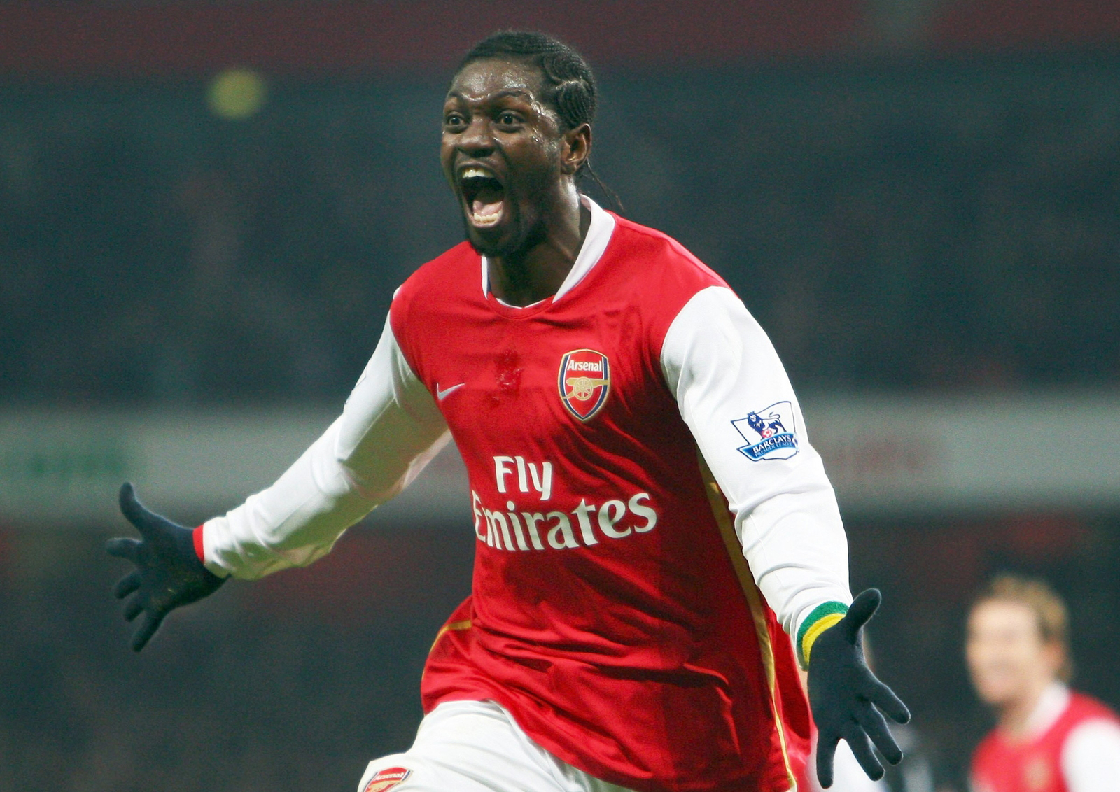 "Gã Judas" của Arsenal gặp trở ngại trên đường hồi hương lánh dịch
