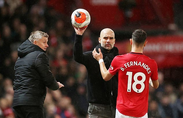 Ảnh bài viết Hết bảo Pep im miệng, Fernandes lại bị phanh phui mắng đồng đội: "Cút đi, thái độ như sh*t"