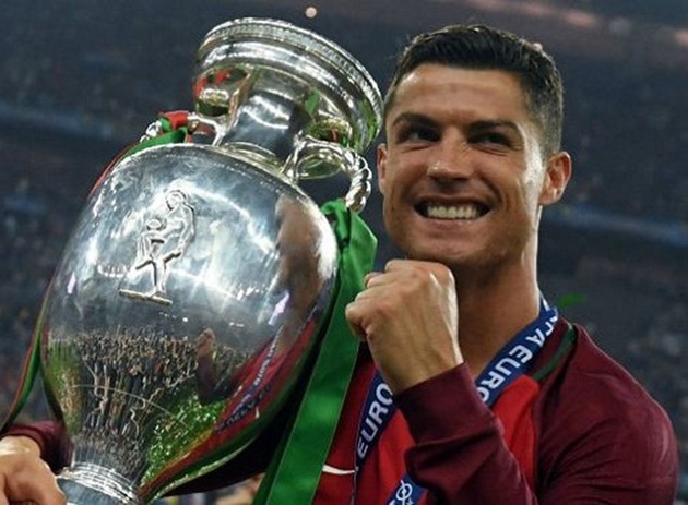 Đội hình khoác áo ĐTQG nhiều nhất: Không Messi, 'Siêu cú lừa' Man Utd