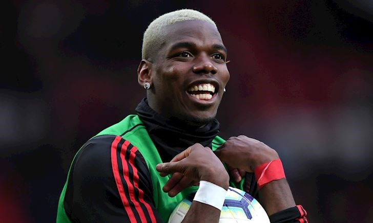 Pogba chơi với vợ, con trai đứng nhìn bị ăn đòn