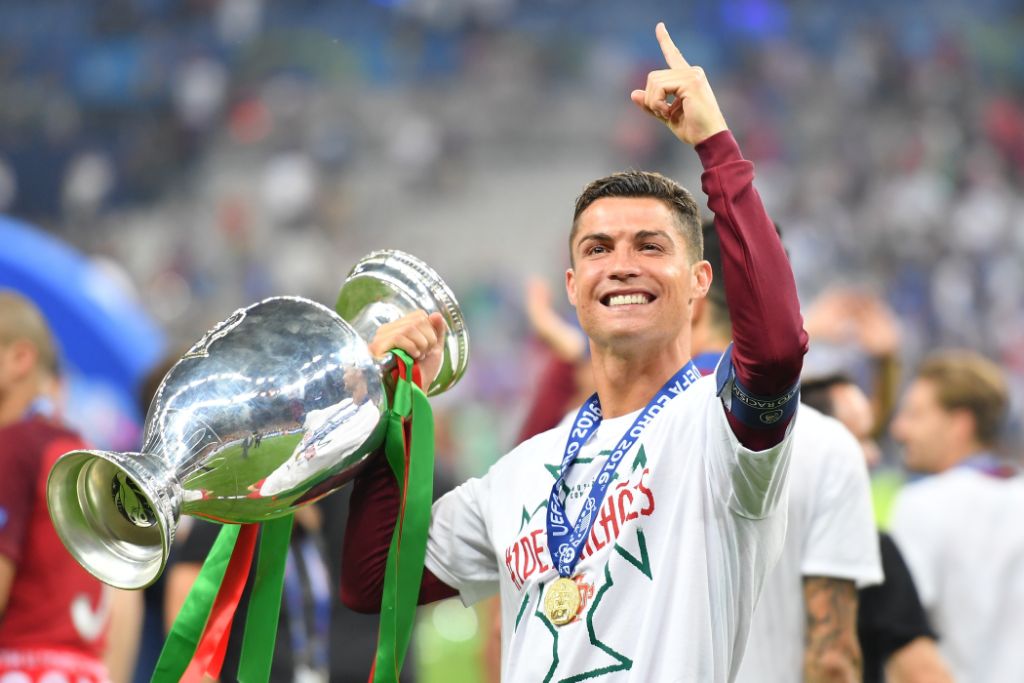 10 ngôi sao có tầm ảnh hưởng lớn nhất tuyển quốc gia: La Roja thống trị, Ronaldo cũng góp mặt