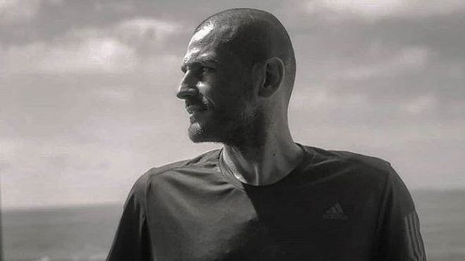 Ảnh bài viết Iker Casillas trình làng "mái đầu" độc giữa dịch Covid-19