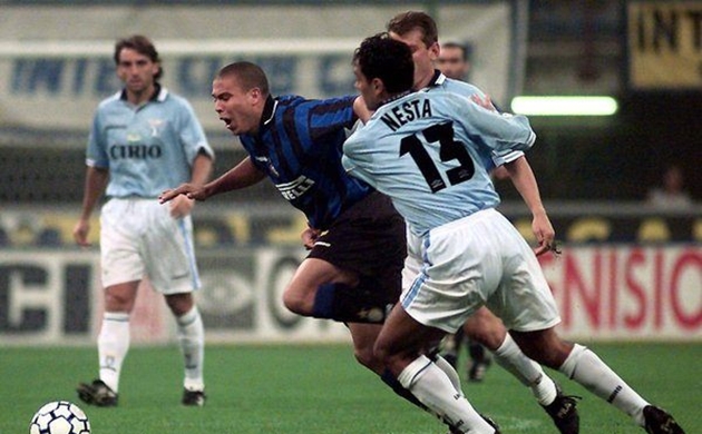 “Ronaldo và Nesta là thần tượng của tôi”