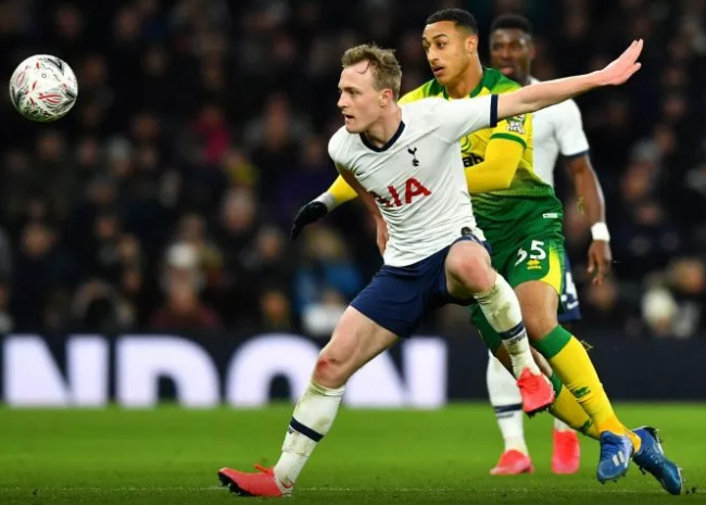 Fan Tottenham: "Cậu ấy khiến tôi nhớ Scott Parker, hay hơn cả Winks"