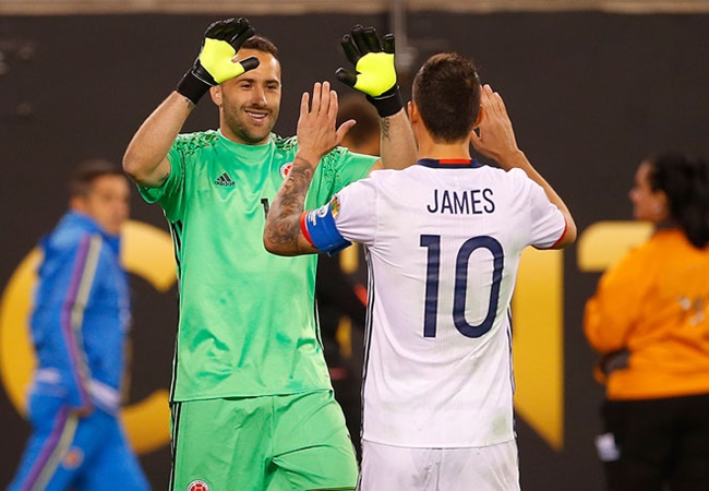 Từ Dzeko đến James: Các cầu thủ có quan hệ gần gũi khiến CĐV ngỡ ngàng