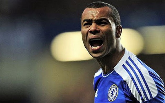 Ảnh bài viết Cướp đeo mặt nạ tấn công Ashley Cole, cuỗm đá quý trong nỗi khiếp đảm