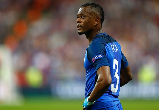 11 sản phẩm cực chất từ lò PSG: Patrice Evra và 'bom hụt' CLB TPHCM