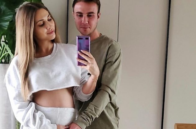 Vợ xinh đẹp của Mario Gotze mô tả cảm giác lần đầu tiên mang thai