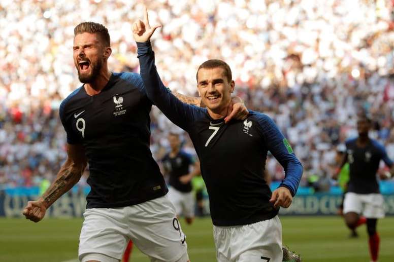 Ảnh bài viết Griezmann phản pháo màn so sánh khập khiễng của Benzema với Giroud