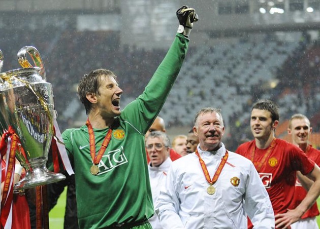 10 thủ thành giữ sạch lưới nhiều nhất Champions League: Thánh và 'Đầu gấu'