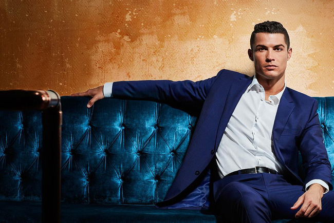 Ronaldo trở thành tỷ phú bóng đá như thế nào?