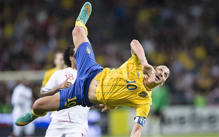 Top 10 ngôi sao "làm gỏi" đối thủ bằng poker: Có Si-Ro, Ibrahimovic cùng cú volley kinh điển