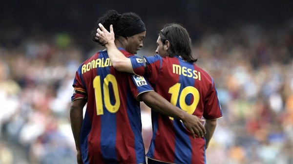 Ảnh bài viết Xavi chỉ ra lý do Messi “xếp trên” Ronaldinho
