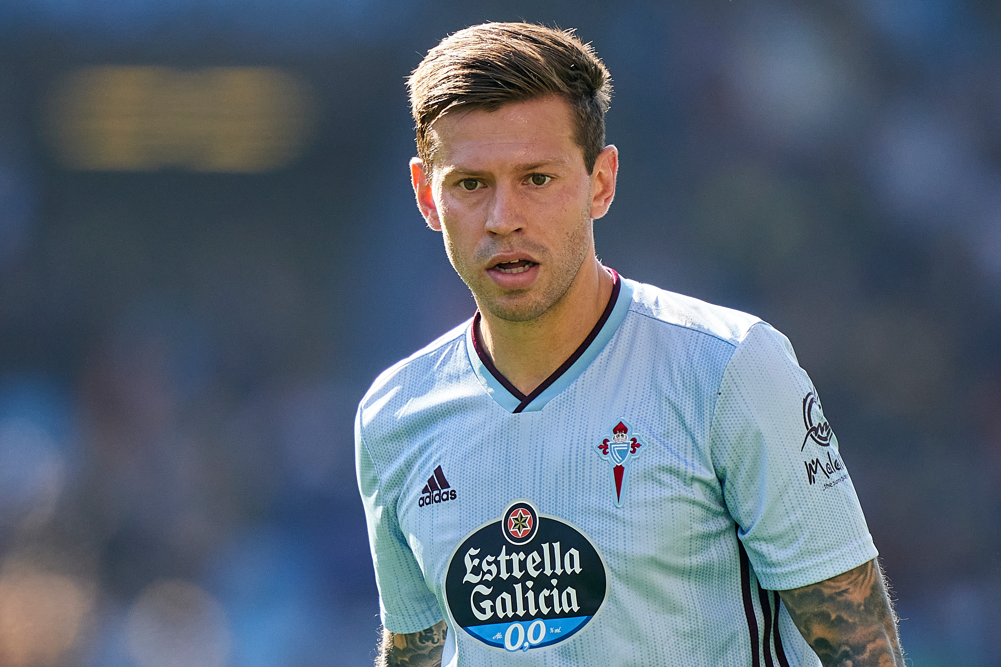 Sao Celta Vigo bỏ qua lệnh cấm, về quê dự sinh nhật 18 tuổi của bạn gái