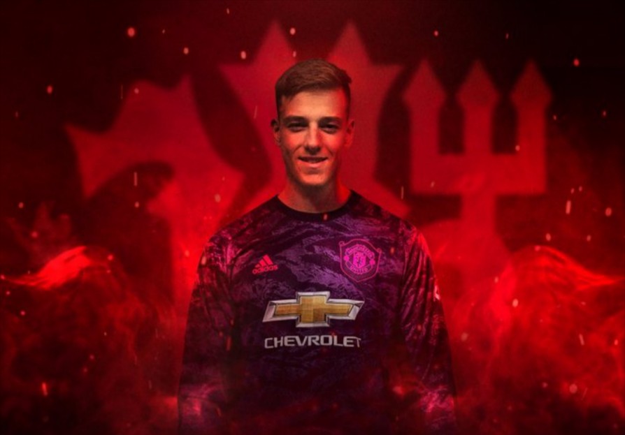 XONG! Man United chiêu mộ thành công "Petr Cech mới"