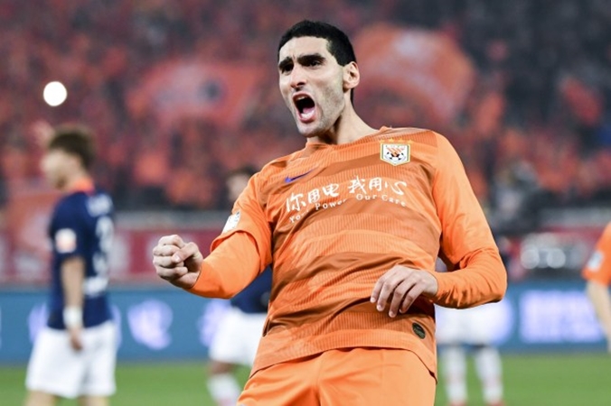 Fellaini xuất viện, kiên cường đánh bại COVID-19