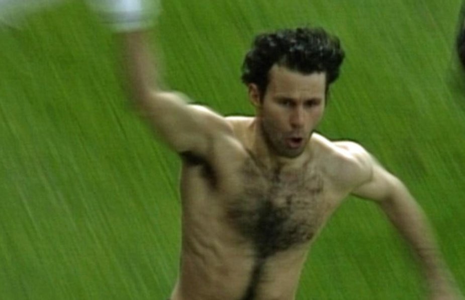 Ryan Giggs xấu hổ khi nhớ lại cách ăn mừng bàn thắng kinh điển vào lưới Arsenal