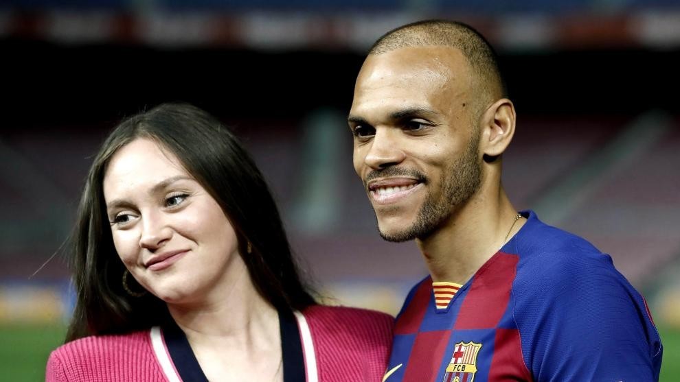 Giữa bão COVID-19, sao Barca thông báo niềm vui to lớn khiến CĐV phát sốt