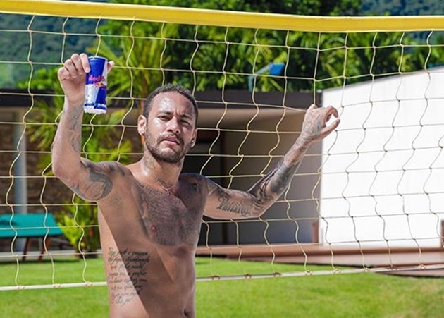 Chia tay Pháp, Neymar tận hưởng chuỗi ngày xa hoa trong mùa dịch
