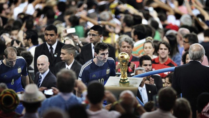 Nét mặt buồn rũ rượi của Messi và dàn sao sân cỏ khi vuột mất danh hiệu