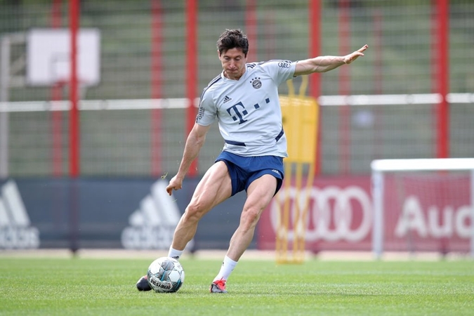 Ảnh bài viết Lewandowski trở lại sau chấn thương, khoe đôi chân cơ bắp lực lưỡng