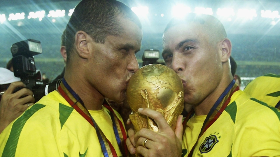 Vì sao Rivaldo chưa từng được yêu như Ronaldo 'béo'?