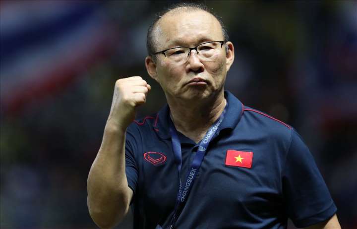 Tuyển Việt Nam: V-League trở lại, thầy Park làm gấp điều này...