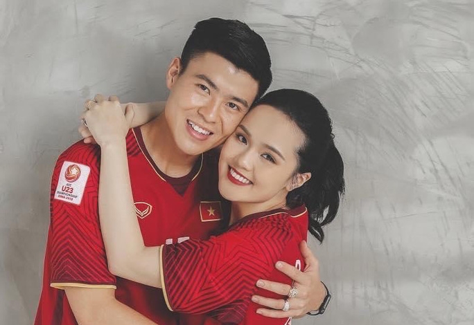 Vợ trung vệ Duy Mạnh lên tiếng sau tin đồn rạn nứt, bị bạo hành