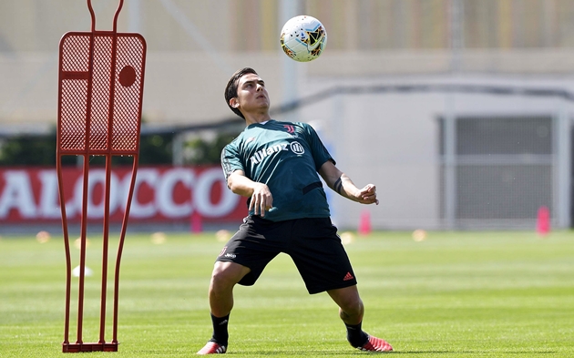 Vừa âm tính với COVID-19, sao Argentina đã trở lại sân tập của Juventus