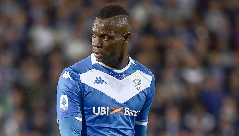 Ảnh bài viết Balotelli: 'Tôi đã phải ăn bìa các tông trong những ngày cách ly'