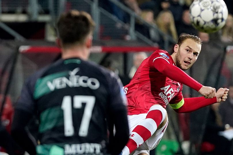 Tìm Carrick mới, Man Utd hãy đến AZ Alkmaar