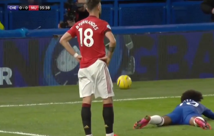 10 hình ảnh gây lú lẫn tại Premier League 2019/20: Fernandes 'chán chẳng buồn nói'