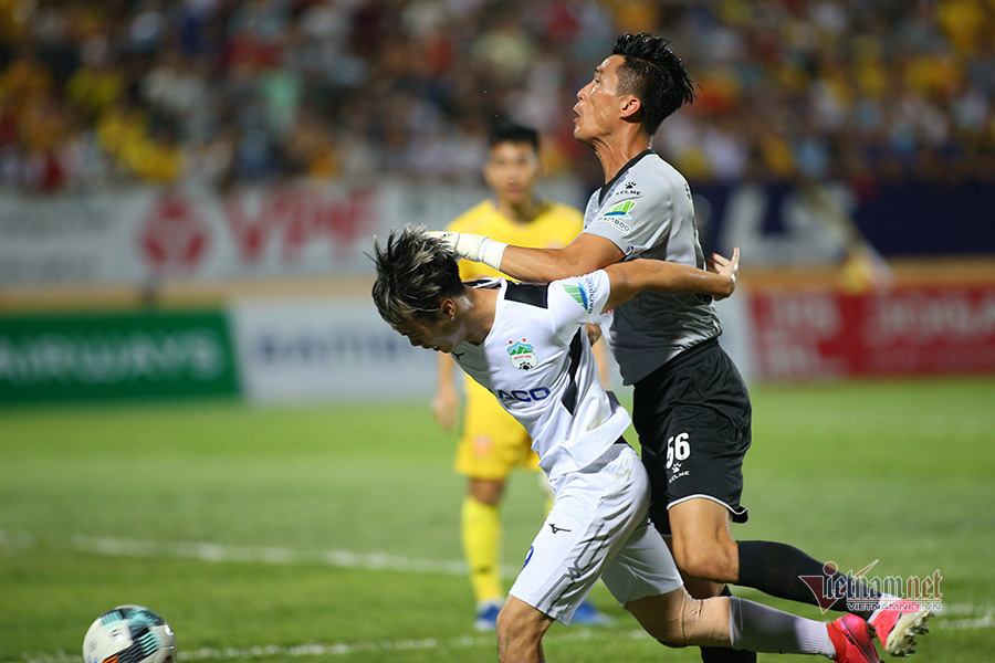 Ảnh bài viết HAGL thua trắng Nam Định: Bầu Đức lại khó ăn nói...