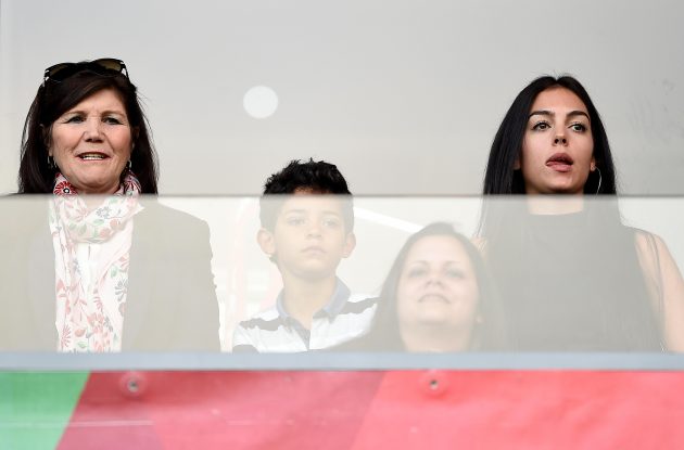 Mẹ Ronaldo nói gì sau khi hủy theo dõi Georgina trên Instagram?