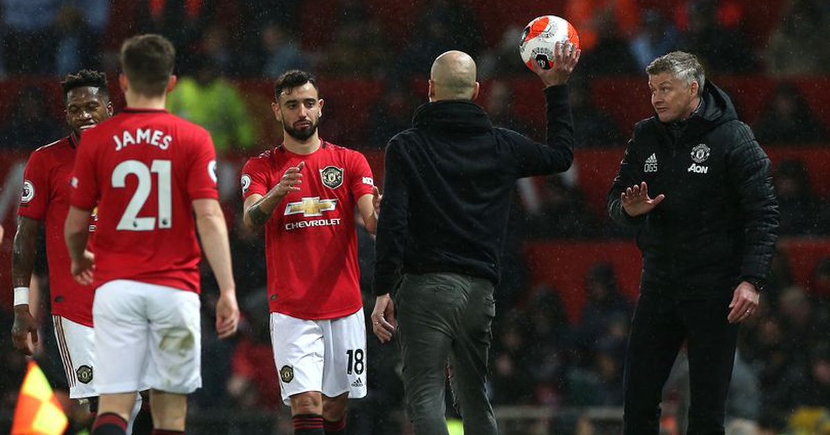 10 khoảnh khắc đáng nhớ nhất Premier League 2019/20: Pep 'bẽ mặt' tại Old Trafford; Van Dijk làm lu mờ Maguire