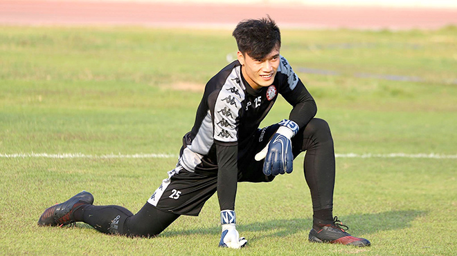 "Chưa thể nói Bùi Tiến Dũng là thủ môn có đẳng cấp"