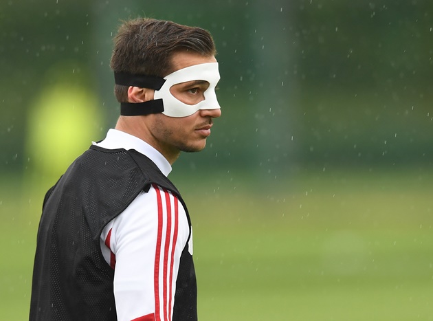 Ảnh bài viết Có lịch đấu Man City, 'cặp cánh dễ vỡ' quần thảo trên sân tập Arsenal